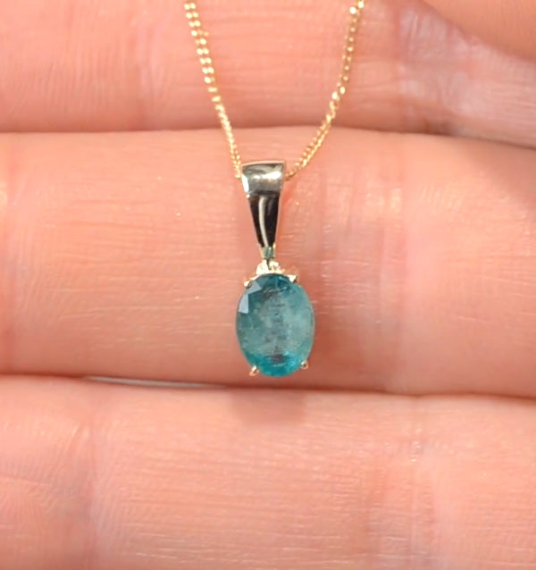 Emerald 0.76CT 9K Yellow Gold Pendant Necklace